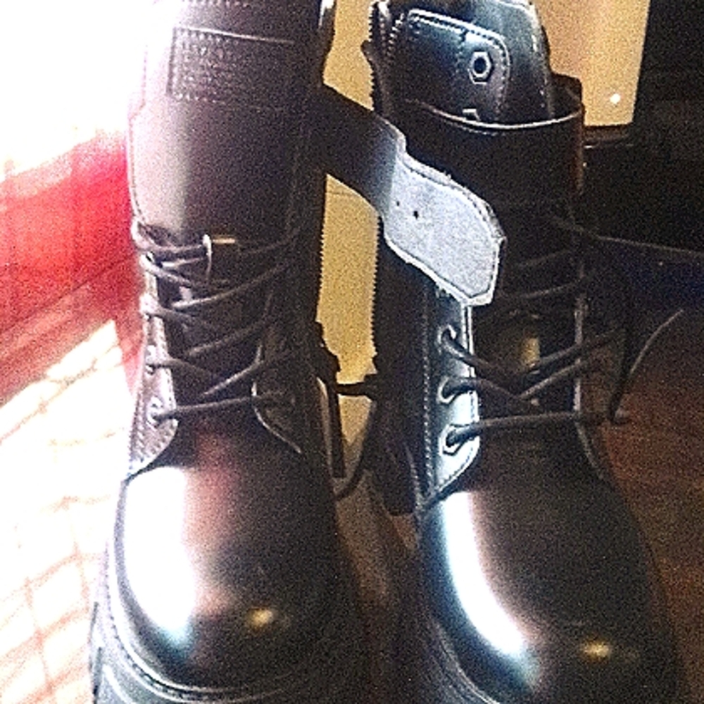 Black Mono Chrome Levi Boots Women's size 8